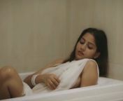 Simran Kaur wearing &#36;lutty wet sheer saree in bathtub from katrina kaif wet red saree in de dana dan flim