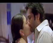 Kareena Fardeen Hot Kisses from kannada kareena kapuar hot video