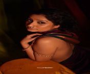 Pallavi Patil wearing saree without blouse to attract fappers from pallavi patil