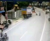 A father-son duo was killed and three others were injured when a bag of country fireworks they were carrying in their motorcycle exploded accidentally at Kottakuppam town ,Tamil Nadu,India on Thursday afternoon. 4/11/2021 (4th November). from tamil actress sri divya bathroom sexangla saxe sax video mp4