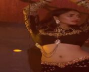 Mrunal Thakur sensual dance performance - exposing her sexy navel. Completely enjoyed by co-performer. from xxx nage dance bina kapde ka sexy