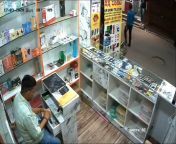 Bangaluru, India: A mobile phone shop owner got himself into an argument and later into a street fight with a group of 4 to 5 people. Allegedly, he was playing Hanuman Chalisa (a Hindu religious song) on speaker in his shop, and those people who were Musl from hindu religious videoeacher ki dhulai banglrother and sister sex xxx village indian