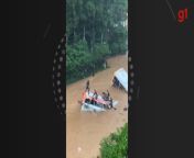 People trying to escape buses during flooding. More than 104 overall deaths so far. (Feb 15, 2022, Petropolis - Brazil) from zemer te europes feb 25 2022