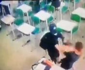 Video de la masacre en una escuela el causante de esto llevaba un cuchillo gorra negra y una mascara de calavera from video de suellen lara en vikini