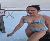 Who else wants to take a dip with Rakul Preet Singh and slip under one blanket to get warm ????? from xxx preet harpalfather and